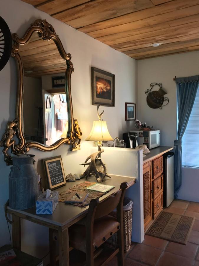 Spur Cross Inn Кейв Крик Экстерьер фото